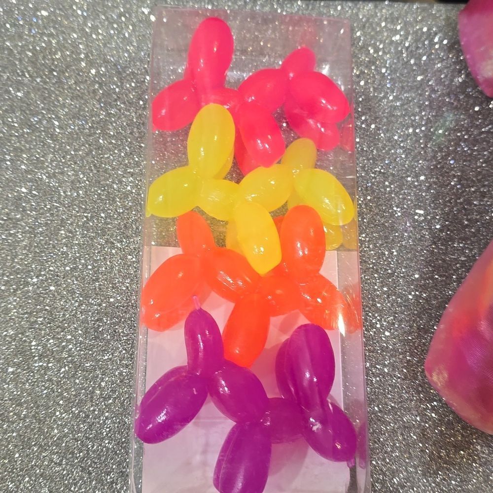 Ways To Celebrate Metallic Balloon Dog & Set Of 4 Party Favors - Picture 8 of 9